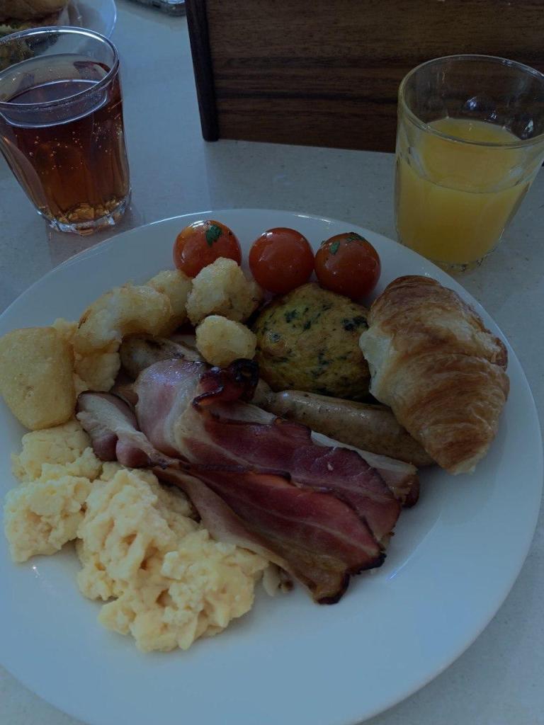 buffet breakfast, round 1